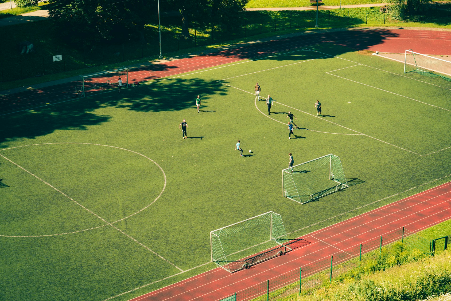 Éducateur sportif encadrant un cours collectif en salle — mutuelle et prévoyance collective CCN Sport (IDCC 2511)