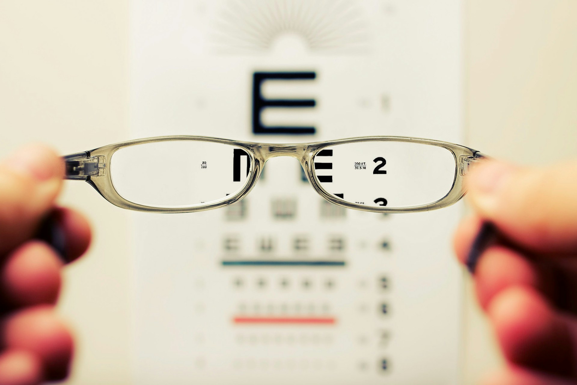 Mutuelle prévoyance opticiens : signature de la décision unilatérale de l'employeur d'un magasin d'optique